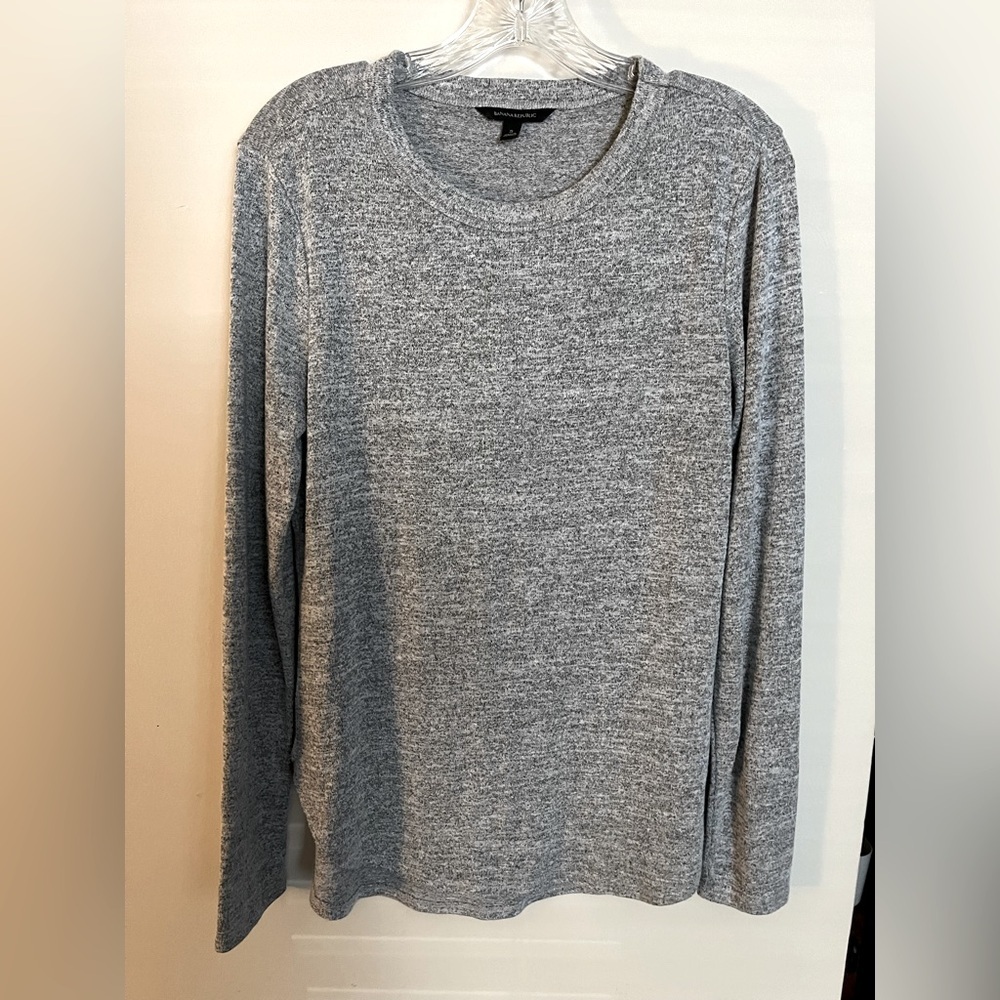 Banana Republic Women’s Gray Long Sleeve Top w/Scalloped Hem Relaxed Fit; Size S